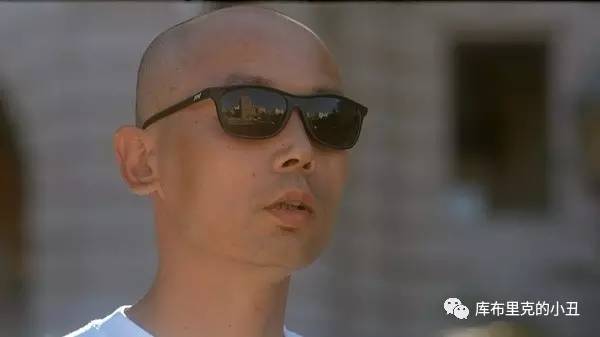 你们这些喜剧艺人，正经演起戏来，也能如此精彩