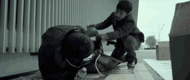 你们这些喜剧艺人，正经演起戏来，也能如此精彩