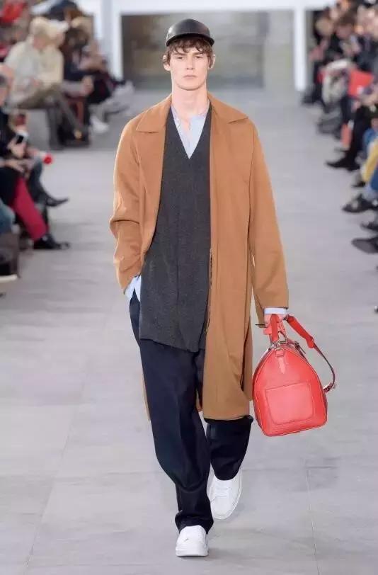 lv x supreme联名红色卫衣 (lv和supreme联名牛仔外套)