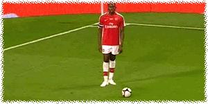 足坛史上十大令人震惊瞬间,盘点足坛五个无法复制的瞬间