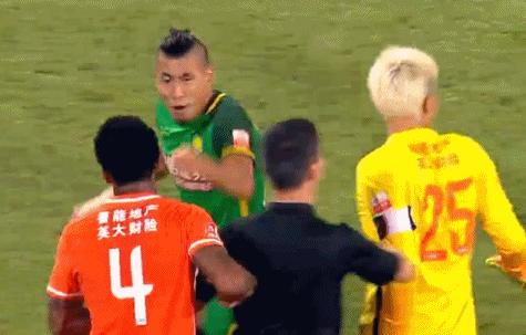 足坛史上十大令人震惊瞬间,盘点足坛五个无法复制的瞬间