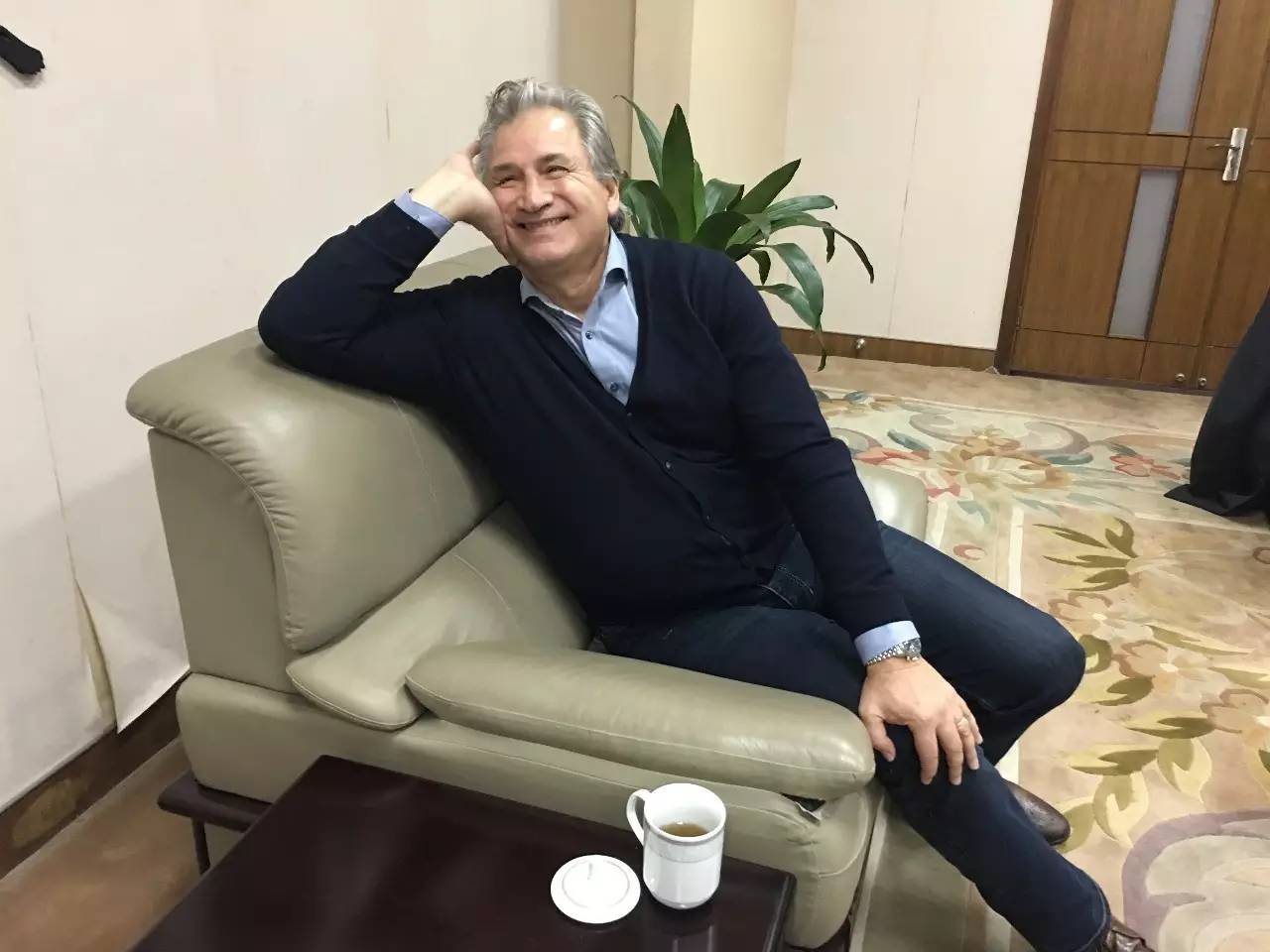 他是有青田血统的荷兰前国脚，要在浙江打造一支带着克鲁伊夫印记的球队！