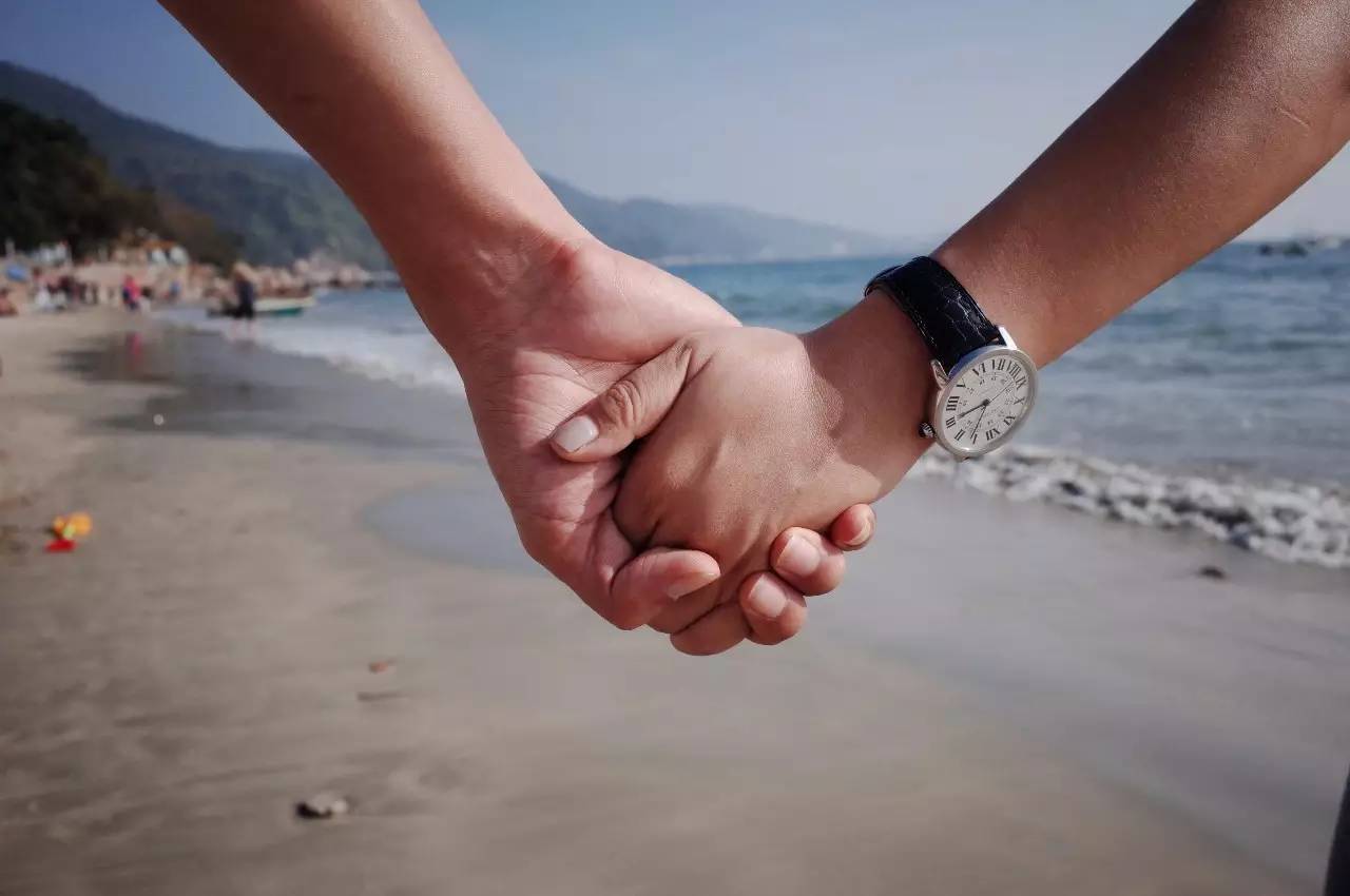 旅行路上捉到一只哆啦A梦，我把他的口袋翻开了……