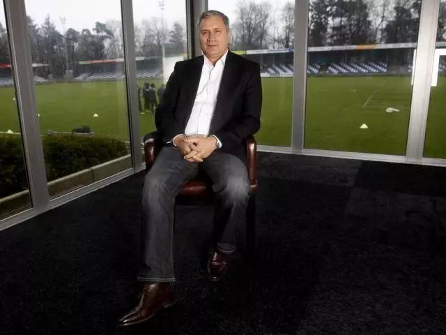 他是有青田血统的荷兰前国脚，要在浙江打造一支带着克鲁伊夫印记的球队！