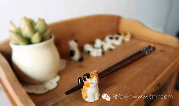 韩国饭桌不好的习惯,韩国饭桌下的小动作