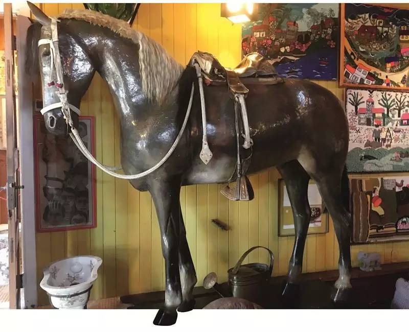 聂鲁达说，没有玩具我就没法活！那么，来看看大诗人怎么活的吧