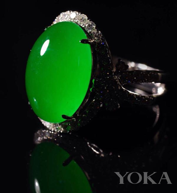 春节的甜蜜抢先尝将水果硬糖戴在身上