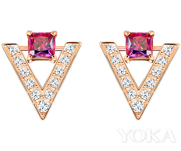 春节的甜蜜抢先尝将水果硬糖戴在身上