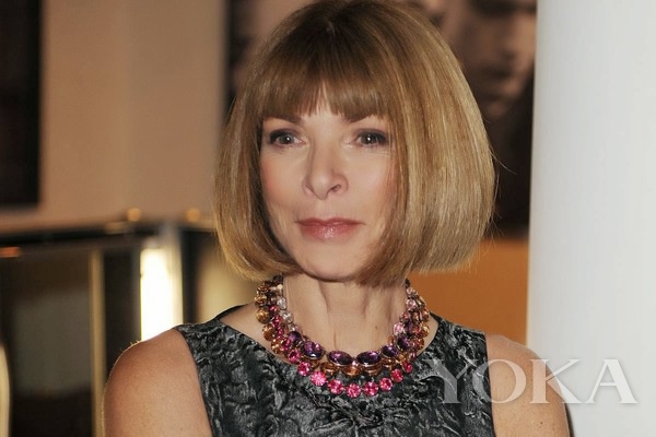 春节的甜蜜抢先尝将水果硬糖戴在身上