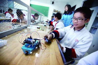 机器人走进校园作文,机器人走进生活