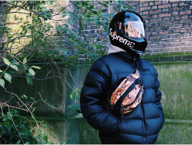 supreme和lv联名的世纪双肩包,supreme和lv联名红色手拿包