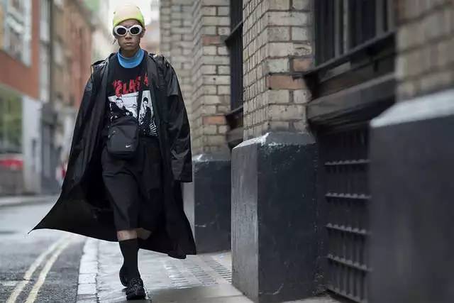 supreme和lv联名的世纪双肩包,supreme和lv联名红色手拿包