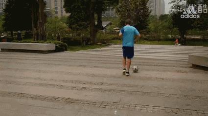 如何拉球变向过人,如何破解拉球转身