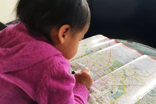 呕吐、洒食物、睡不好、拉臭臭，带娃坐飞机的“幺蛾子”怎么解决？