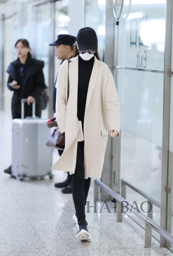 高甜！高圆圆、刘诗诗分别携老公过年双双把家还！海报时尚网华语明星街拍合辑,1月23日~2月2日！