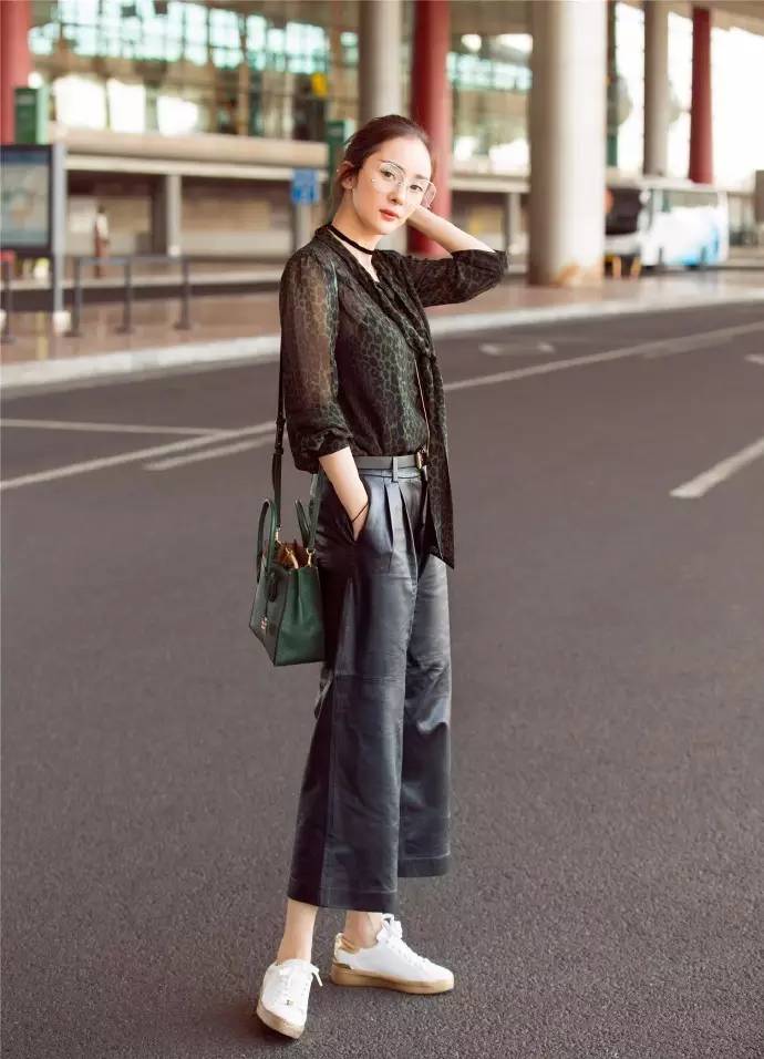 如何穿紧身皮裤,穿皮裤的正确方法视频