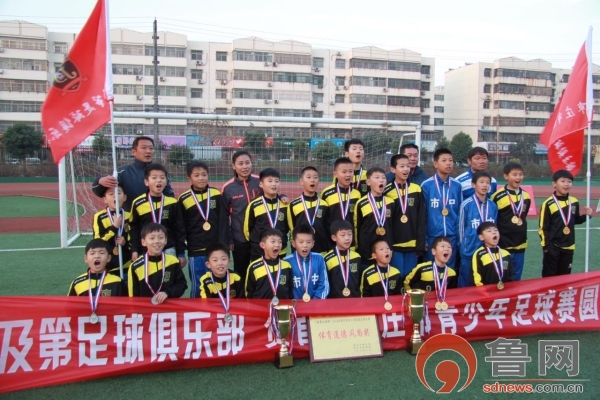 快乐足球，追逐梦想---枣庄及第足球俱乐部绿茵场上的一颗新星