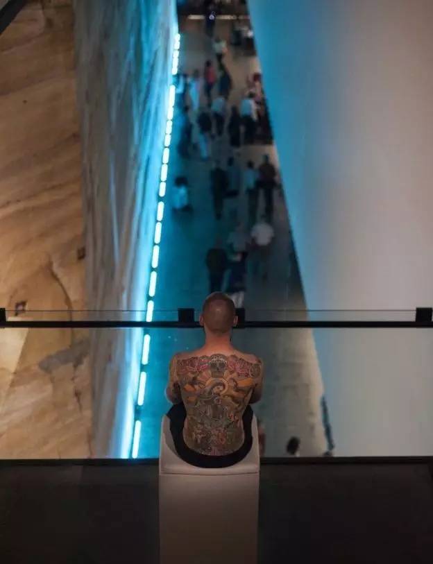 纹身就是坏人吗,纹身只是左青龙右白虎