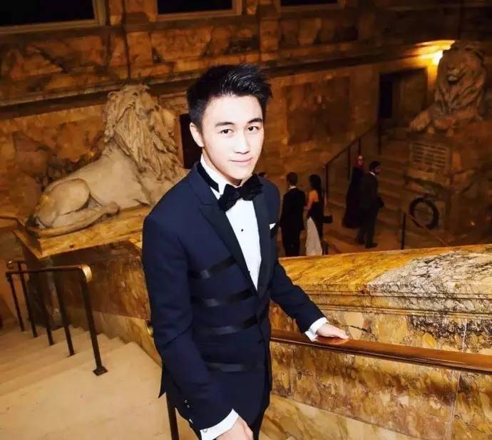 年轻多金真学霸男主人设的他为何“换女如换衣”？