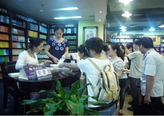 重庆网红书店哪家最好 (重庆哪里有比较大的书店)
