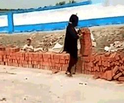 大妹子，离个婚你就那么开心？