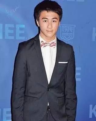 年轻多金真学霸男主人设的他为何“换女如换衣”？