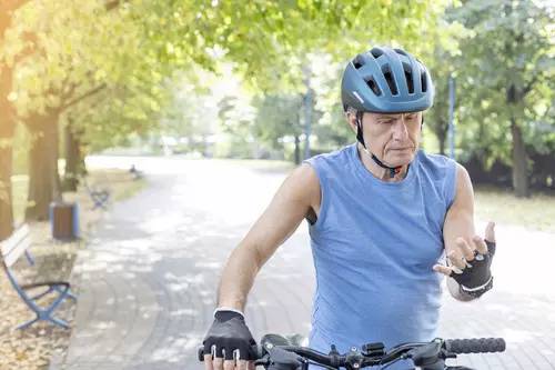 经常手麻是缺什么东西,经常手麻需警惕这几种病