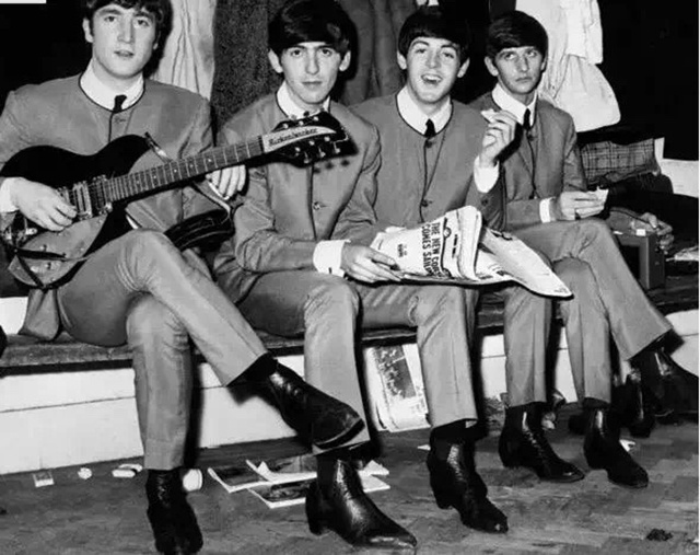 冬日穿搭切尔西靴好看吗,高筒切尔西靴冬季搭配