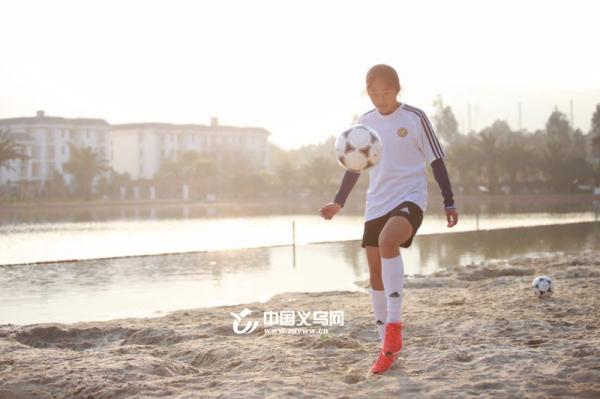 梦想长大踢足球的小男孩,中国足球梦想进世界杯