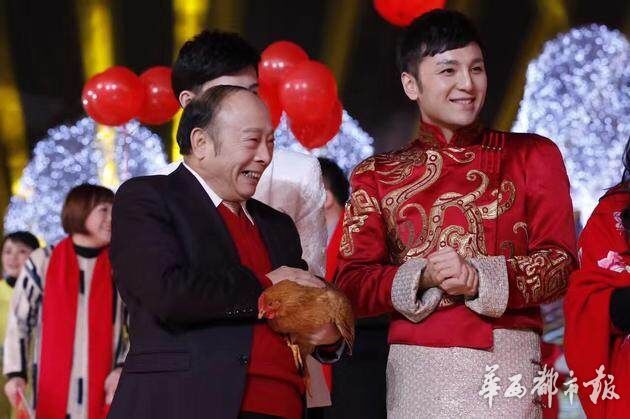 春晚傅琰东变金鱼揭秘,傅琰东魔术变狗狗