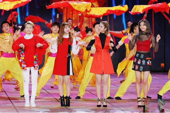 董卿主持人元宵晚会2011年,2016年元宵晚会魔术董卿