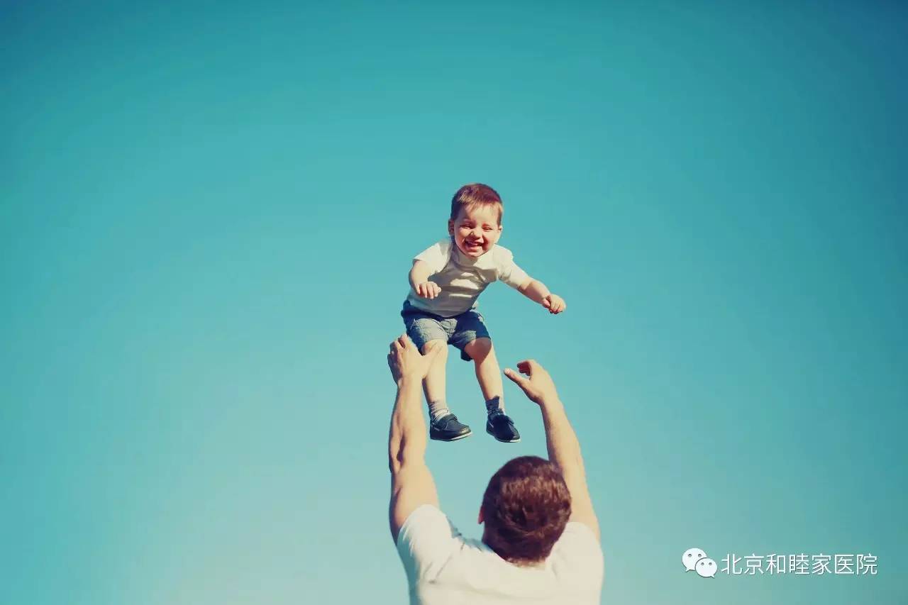 牵拉肘关节脱位,肘关节半脱位为什么要牵拉