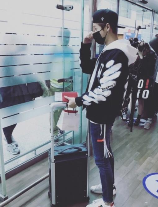 鹿晗罕见机场秀潮人装扮帅气十足,鹿晗走秀款gucci