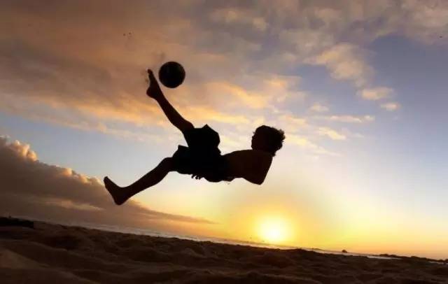 足球就是一辈子的情人,足球的情人