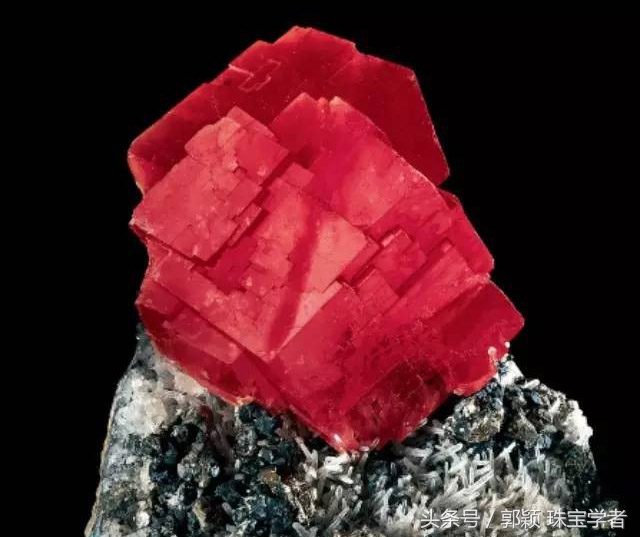 红蔷薇红纹石,红纹石和玫瑰石的区别