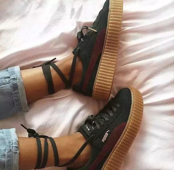 杨幂小金珠手链,杨幂小贝壳黑裙