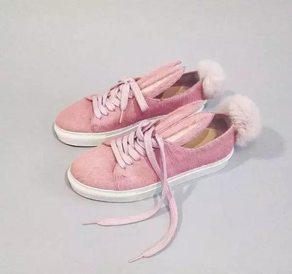 杨幂小金珠手链,杨幂小贝壳黑裙