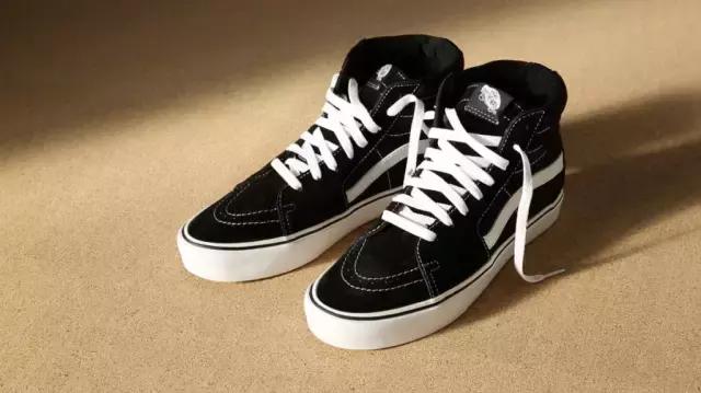 杨幂小金珠手链,杨幂小贝壳黑裙