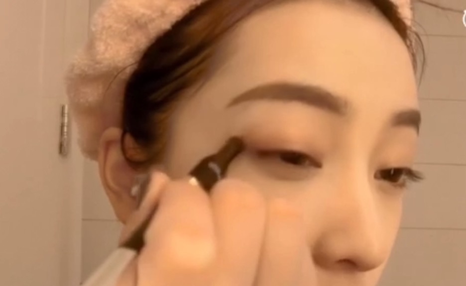 美妆博主学生党推荐妆容,妆容风格颜值变化很大的美妆博主