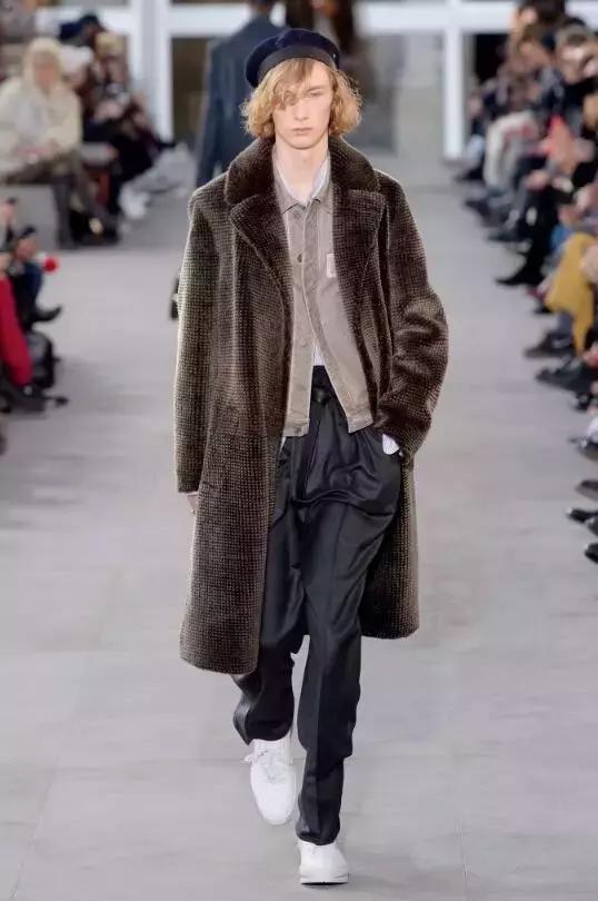 lv x supreme联名红色卫衣 (lv和supreme联名牛仔外套)