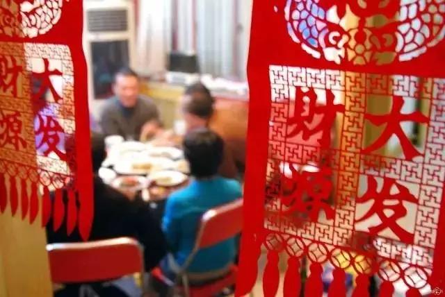 浆糊贴的春联用什么清理最快,贴春联的胶怎么清洗