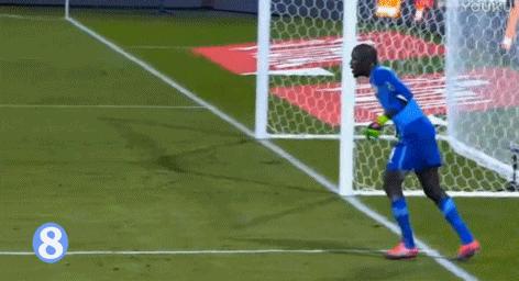 非洲杯进行正酣，塞内加尔门将勇夺“影帝”桂冠