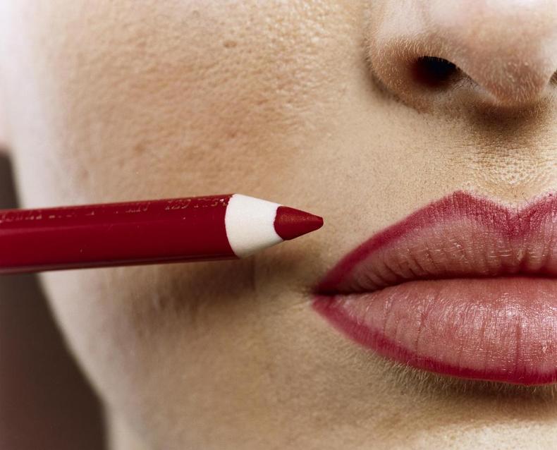 薄嘴唇画唇线最好看,厚嘴唇画唇线教程
