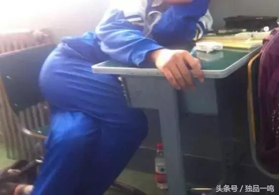 翘二郎腿如何整治,翘二郎腿怎么矫正