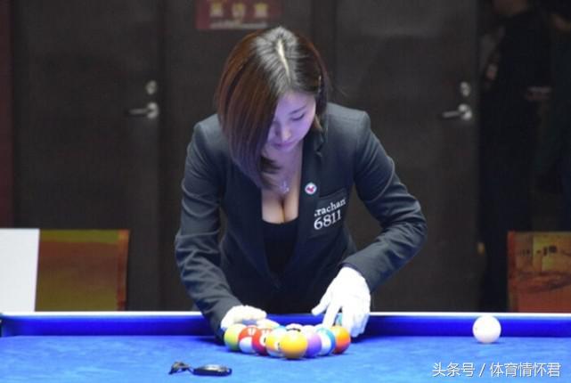 台球美女裁判绝技惊人，能双腿夹碎核桃比下潘晓婷