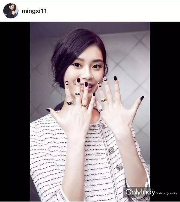 美甲款式推荐2024夏款手绘美甲,美甲款式手绘爆款美甲图显白