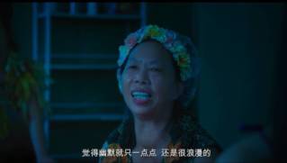 她出演了一部周星驰的电影,凭借星爷电影一夜爆红的她