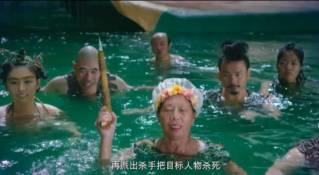 她出演了一部周星驰的电影,凭借星爷电影一夜爆红的她