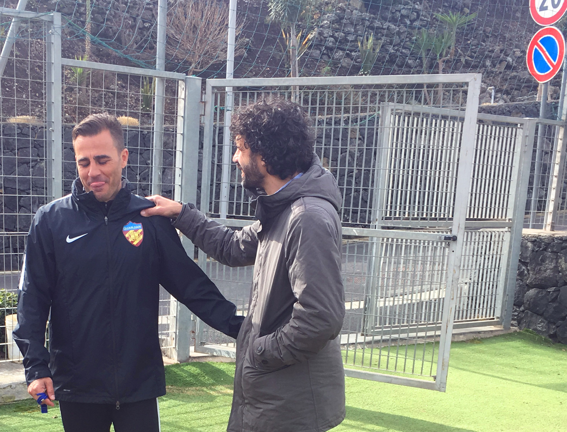 天津足球故人拜访卡帅，托马西：祝福卡帅，但津门德比我挺泰达！