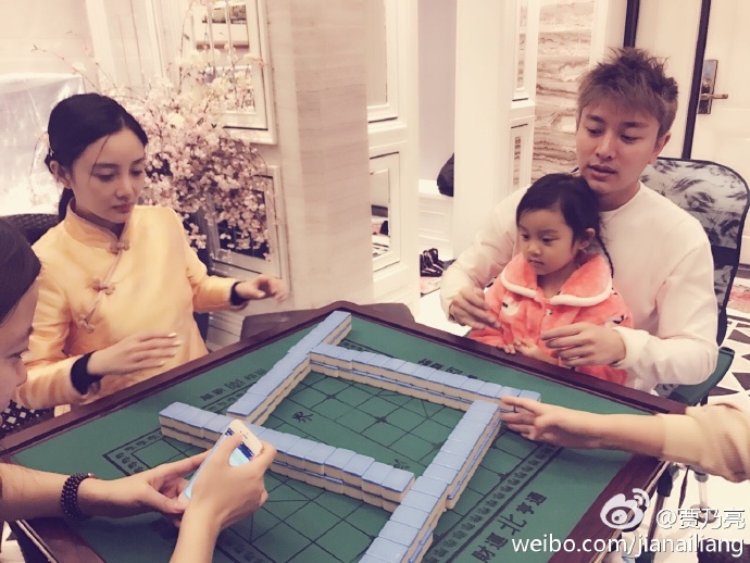 明星怎样过春节,明星新年怎么穿